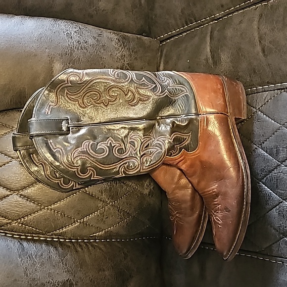 Justin point toe cowboy boot size 11 - Picture 3 of 5